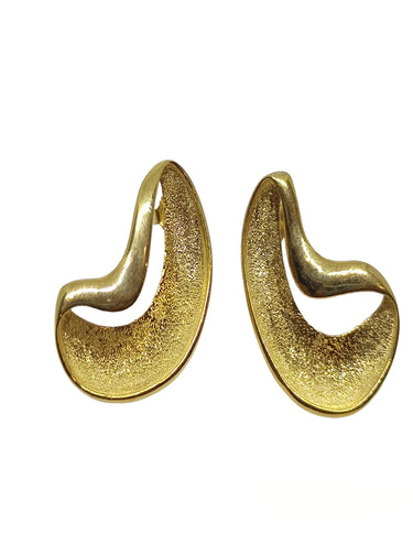ARETES LLAMA CON CIELO ESTRELLADO DORADO.